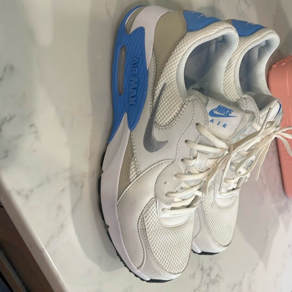 WOMEN'S NIKE AIR MAX EXCEE SNEAKERS size 10.5 wore one time .